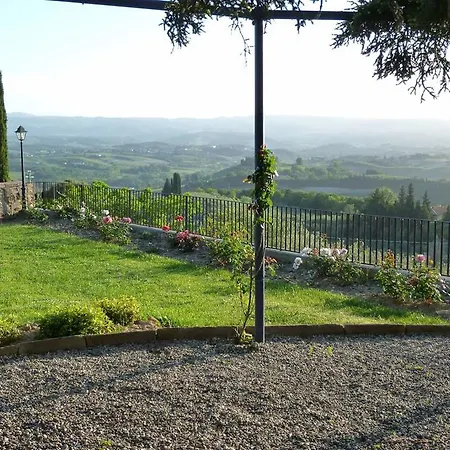 مزرعة للإقامة Castello Di Tavolese تْشيرتالدو