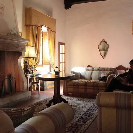 مزرعة للإقامة Castello Di Tavolese تْشيرتالدو