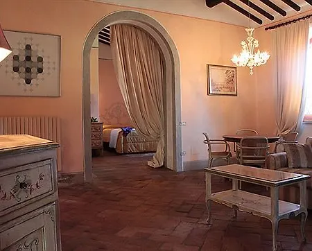 Castello Di Tavolese تْشيرتالدو